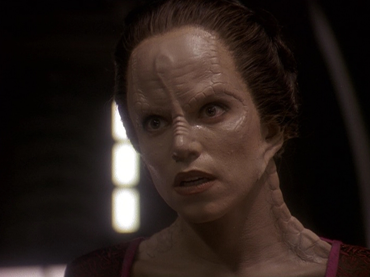 extant_StarTrek_DS9_5x14-InPurgatorysShadow_03062.jpg
