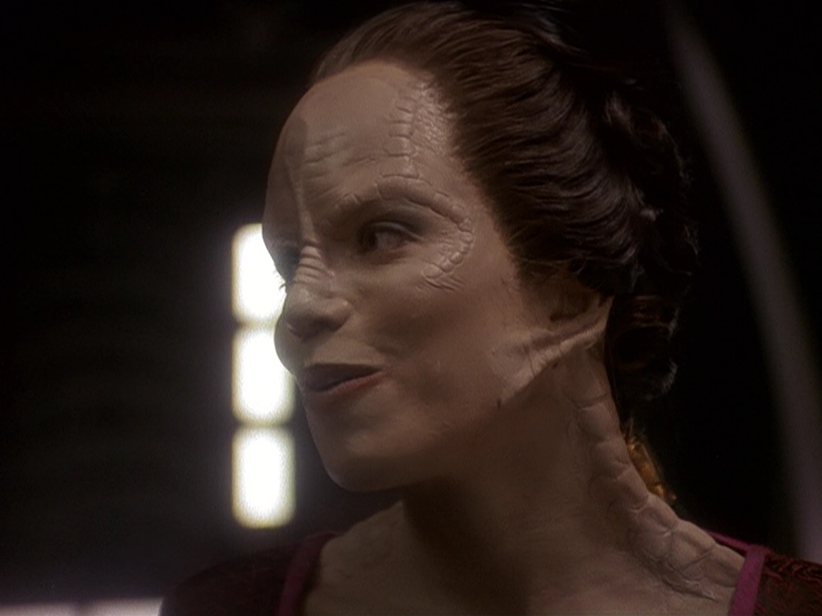 extant_StarTrek_DS9_5x14-InPurgatorysShadow_03082.jpg