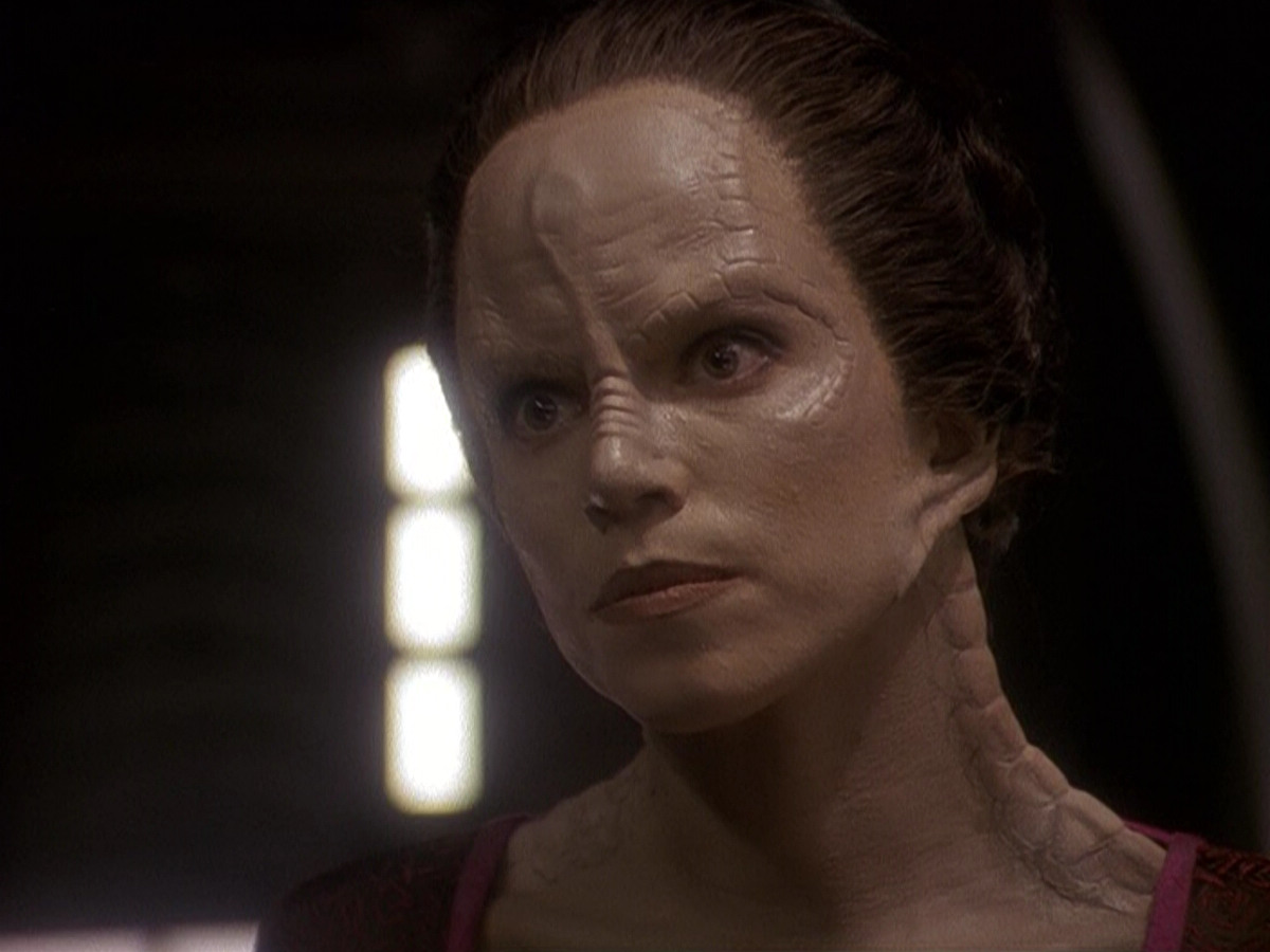 extant_StarTrek_DS9_5x14-InPurgatorysShadow_03092.jpg