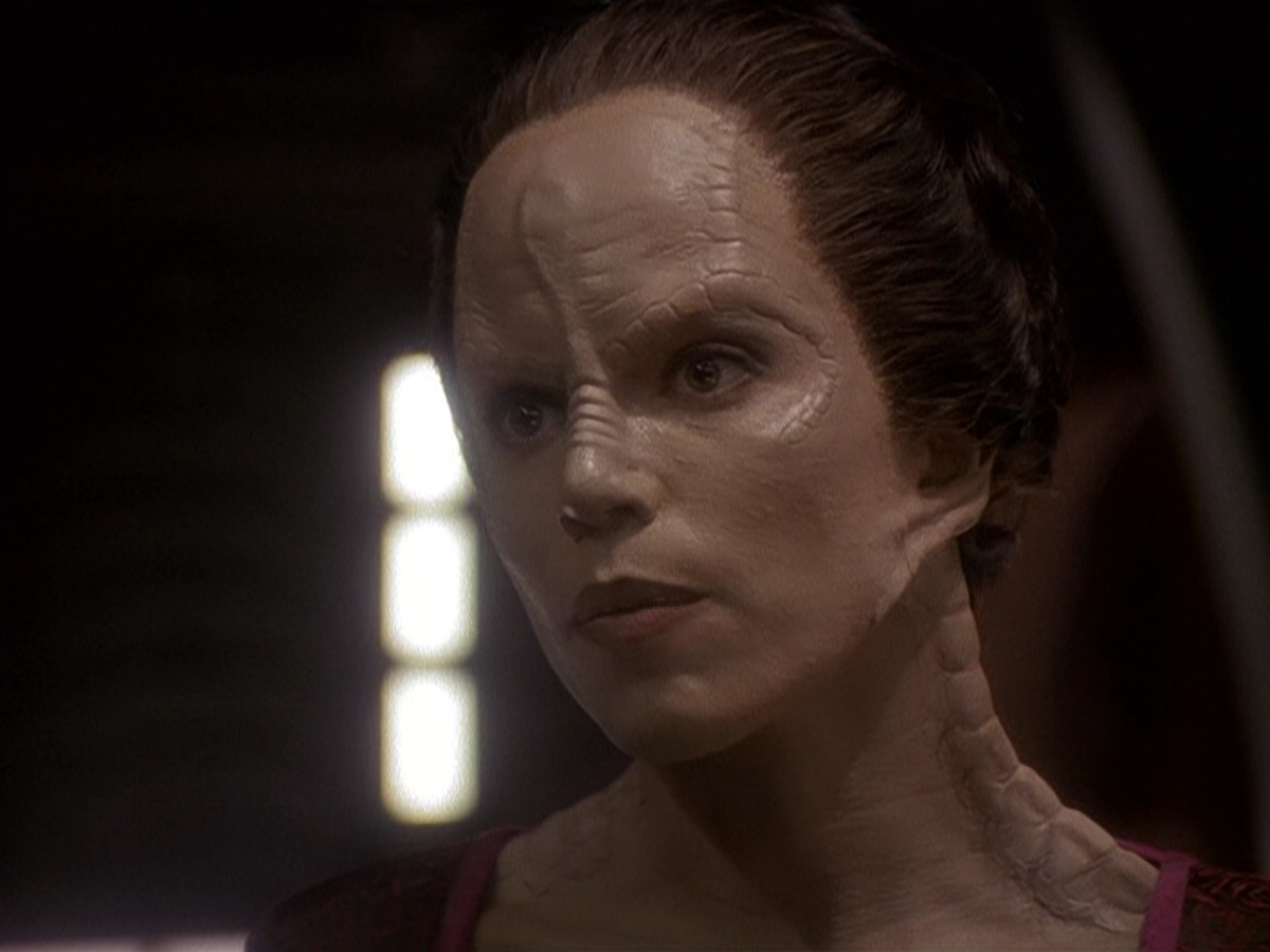 extant_StarTrek_DS9_5x14-InPurgatorysShadow_03098.jpg