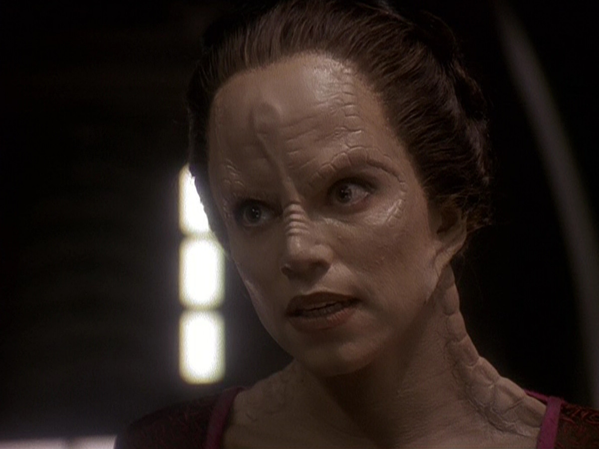 extant_StarTrek_DS9_5x14-InPurgatorysShadow_03102.jpg