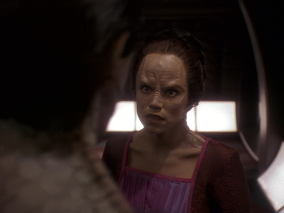 extant_StarTrek_DS9_5x14-InPurgatorysShadow_03106.jpg