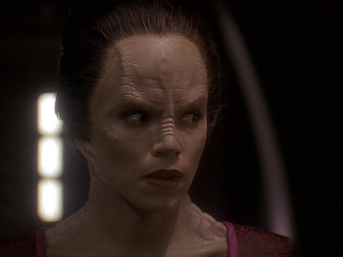 extant_StarTrek_DS9_5x14-InPurgatorysShadow_03129.jpg