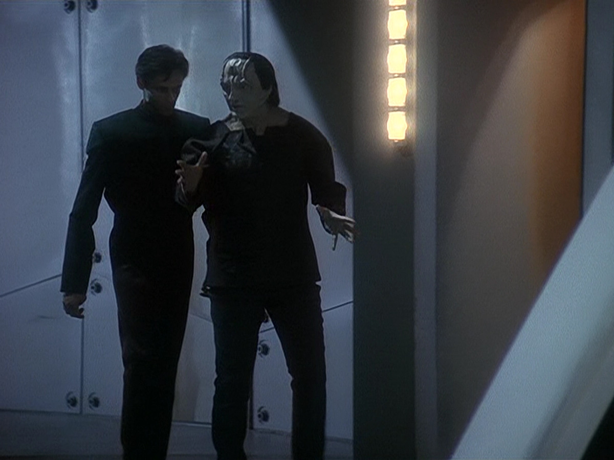 extant_StarTrek_DS9_5x14-InPurgatorysShadow_03191.jpg