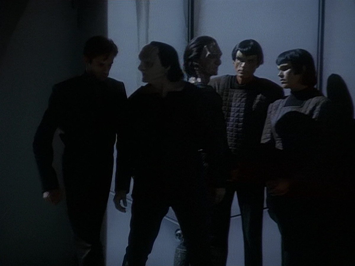 extant_StarTrek_DS9_5x14-InPurgatorysShadow_03200.jpg