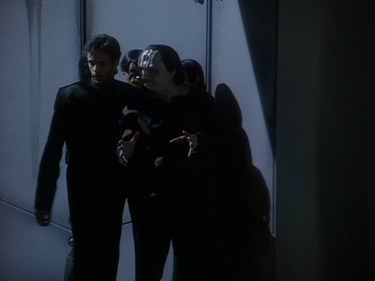extant_StarTrek_DS9_5x14-InPurgatorysShadow_03202.jpg