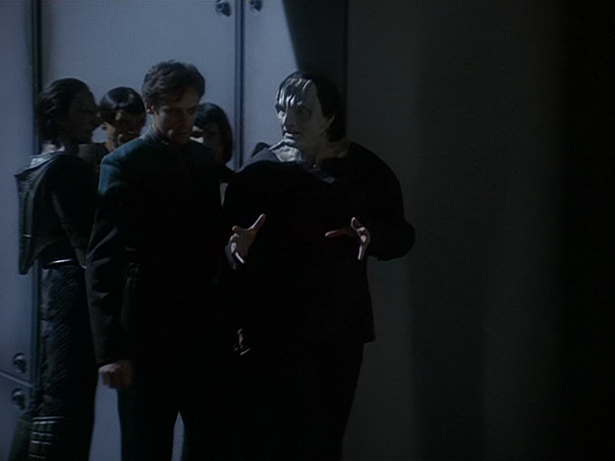 extant_StarTrek_DS9_5x14-InPurgatorysShadow_03203.jpg