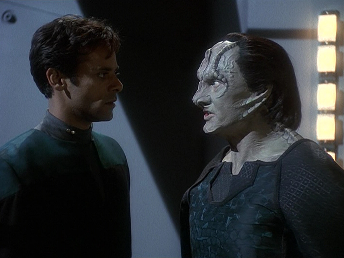 extant_StarTrek_DS9_5x14-InPurgatorysShadow_03240.jpg