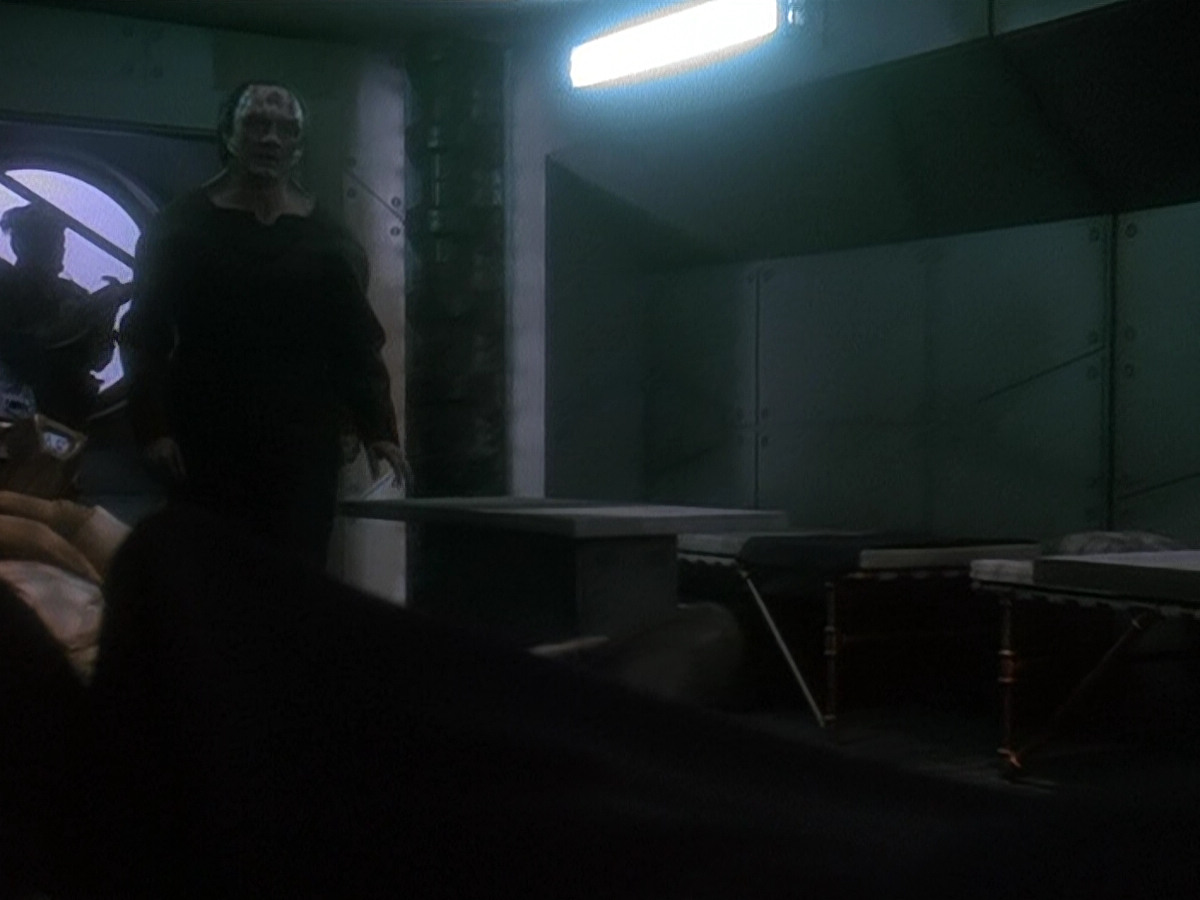 extant_StarTrek_DS9_5x14-InPurgatorysShadow_03291.jpg