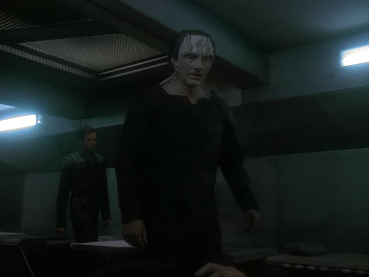 extant_StarTrek_DS9_5x14-InPurgatorysShadow_03295.jpg