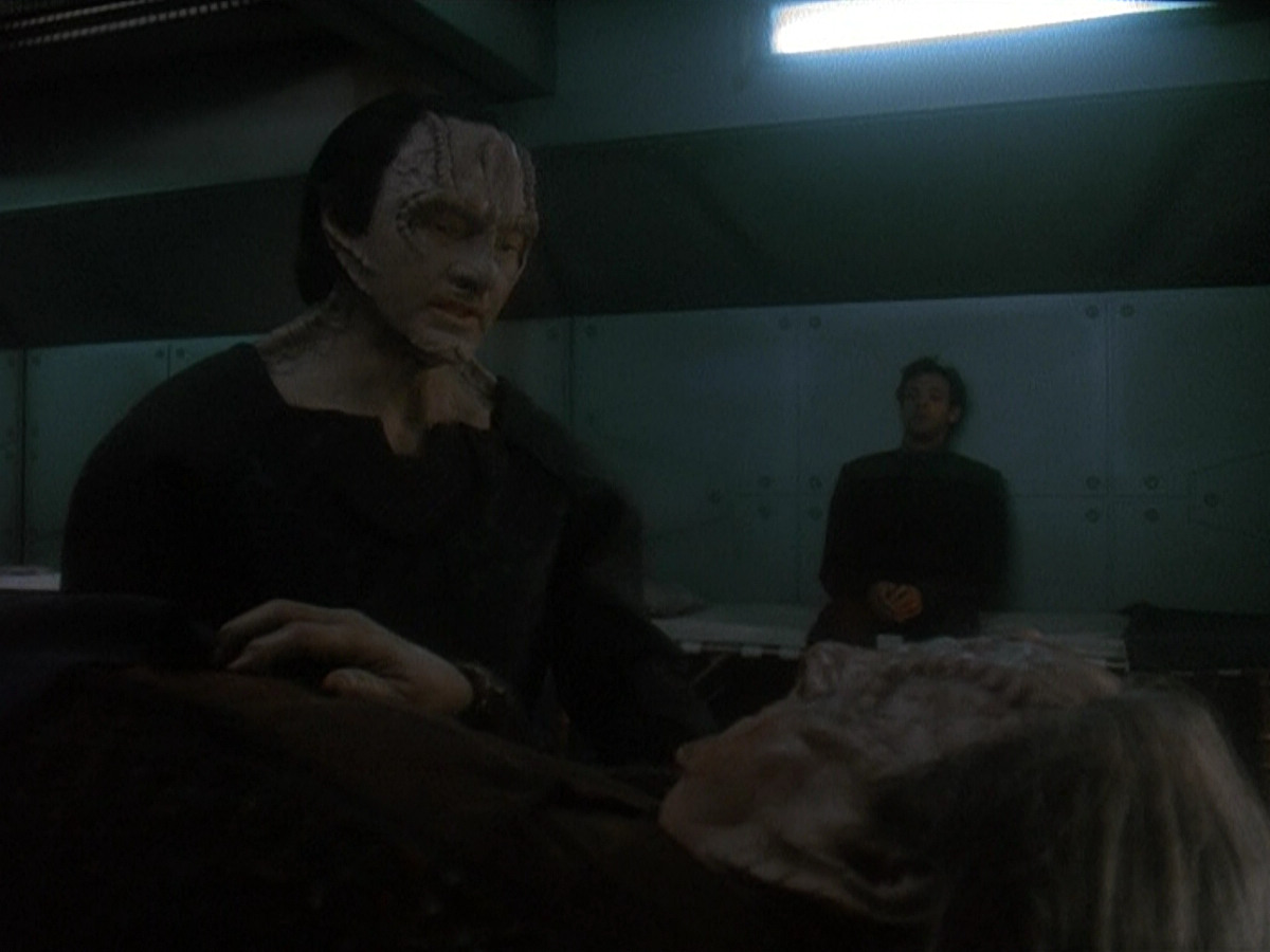 extant_StarTrek_DS9_5x14-InPurgatorysShadow_03321.jpg