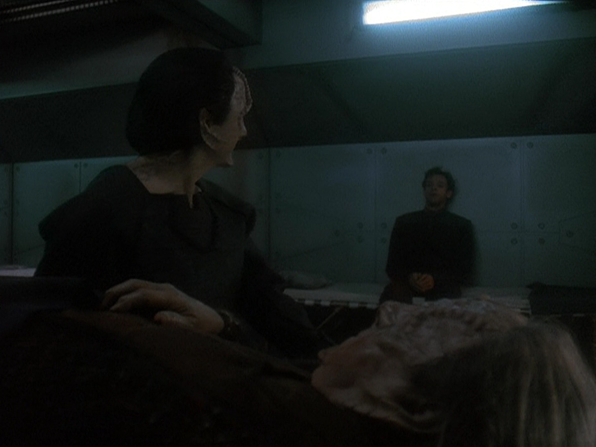 extant_StarTrek_DS9_5x14-InPurgatorysShadow_03323.jpg