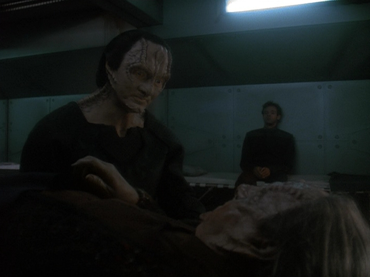 extant_StarTrek_DS9_5x14-InPurgatorysShadow_03388.jpg