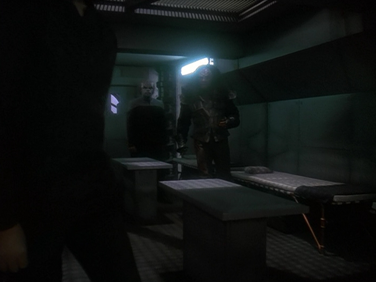 extant_StarTrek_DS9_5x14-InPurgatorysShadow_03617.jpg