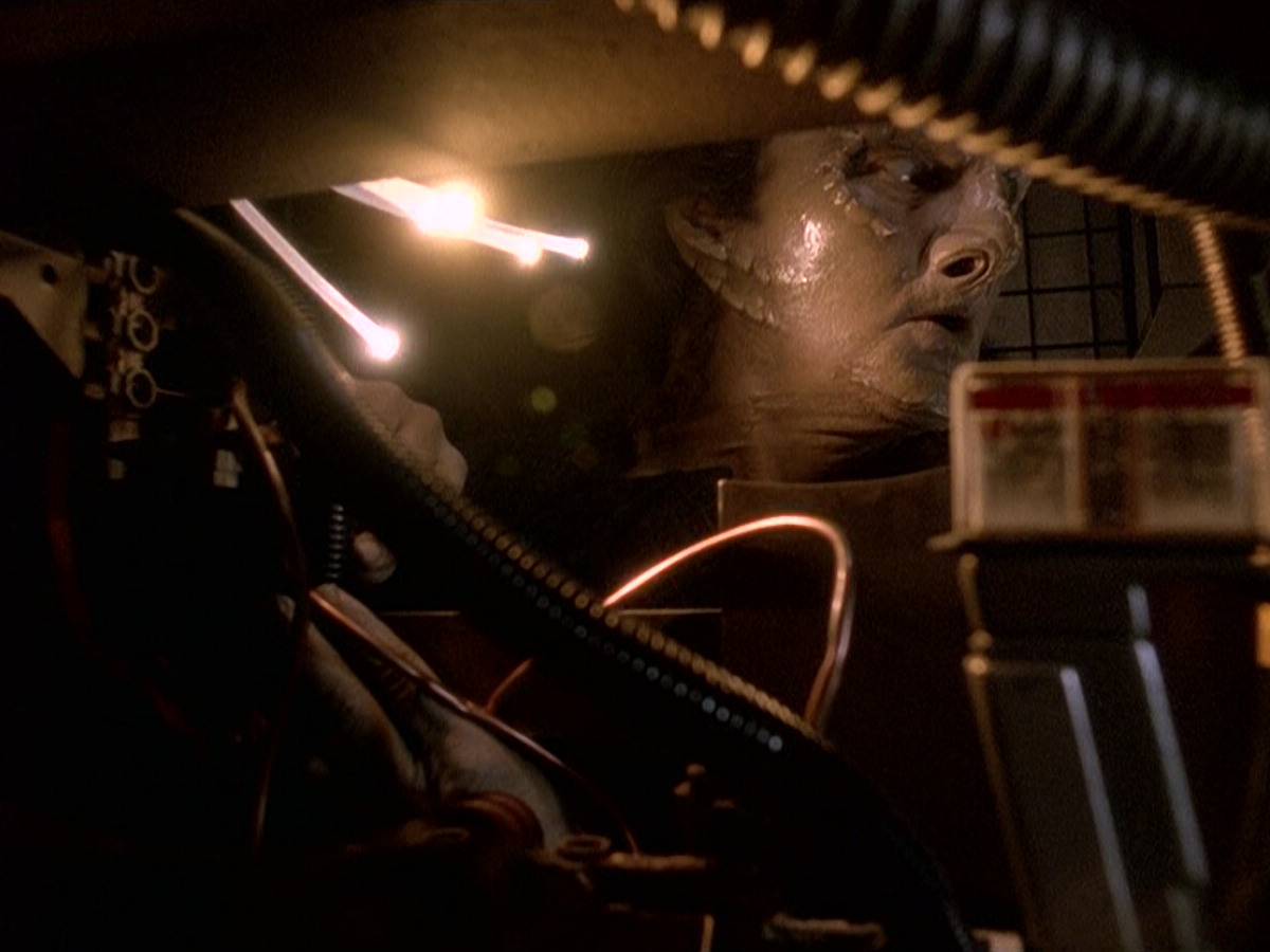 extant_StarTrek_DS9_5x15-ByInfernosLight_02942.jpg