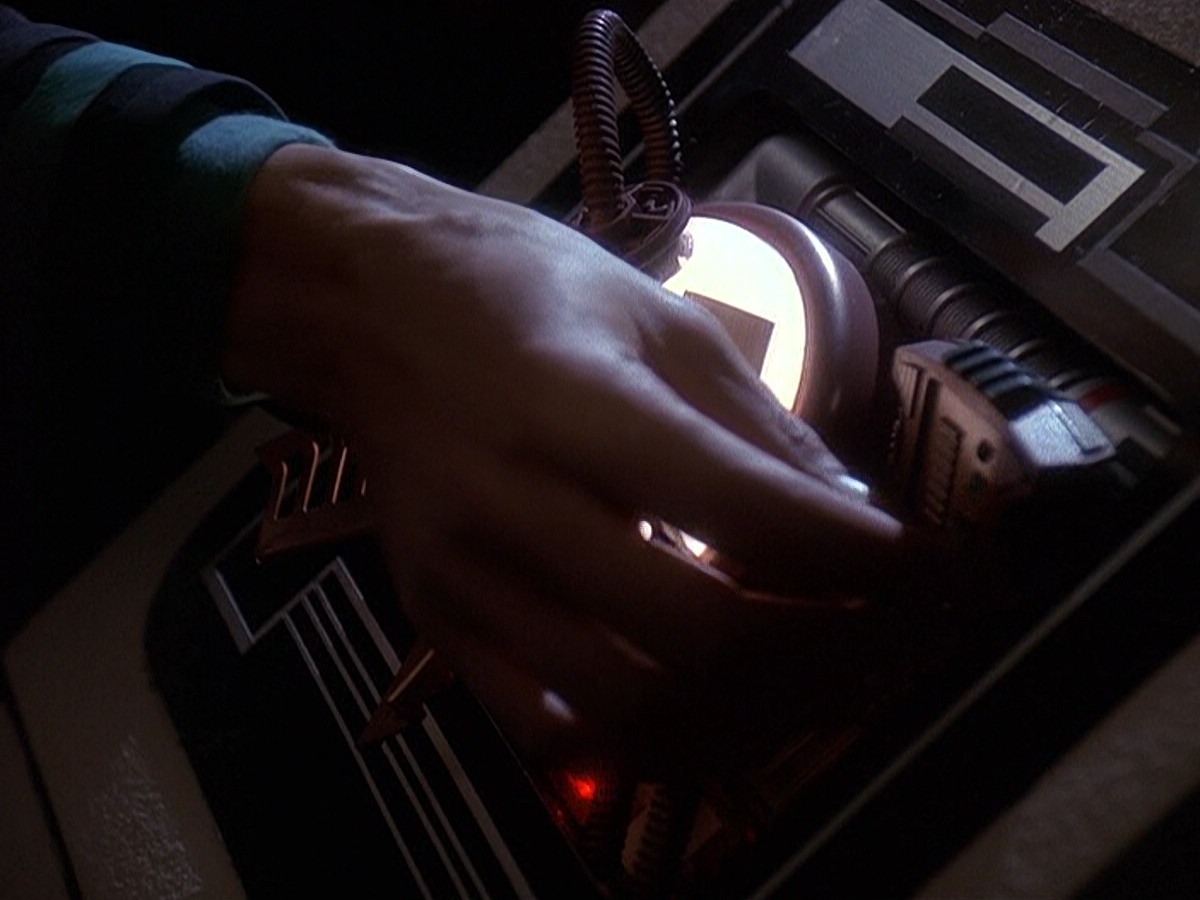 extant_StarTrek_DS9_5x15-ByInfernosLight_03373.jpg