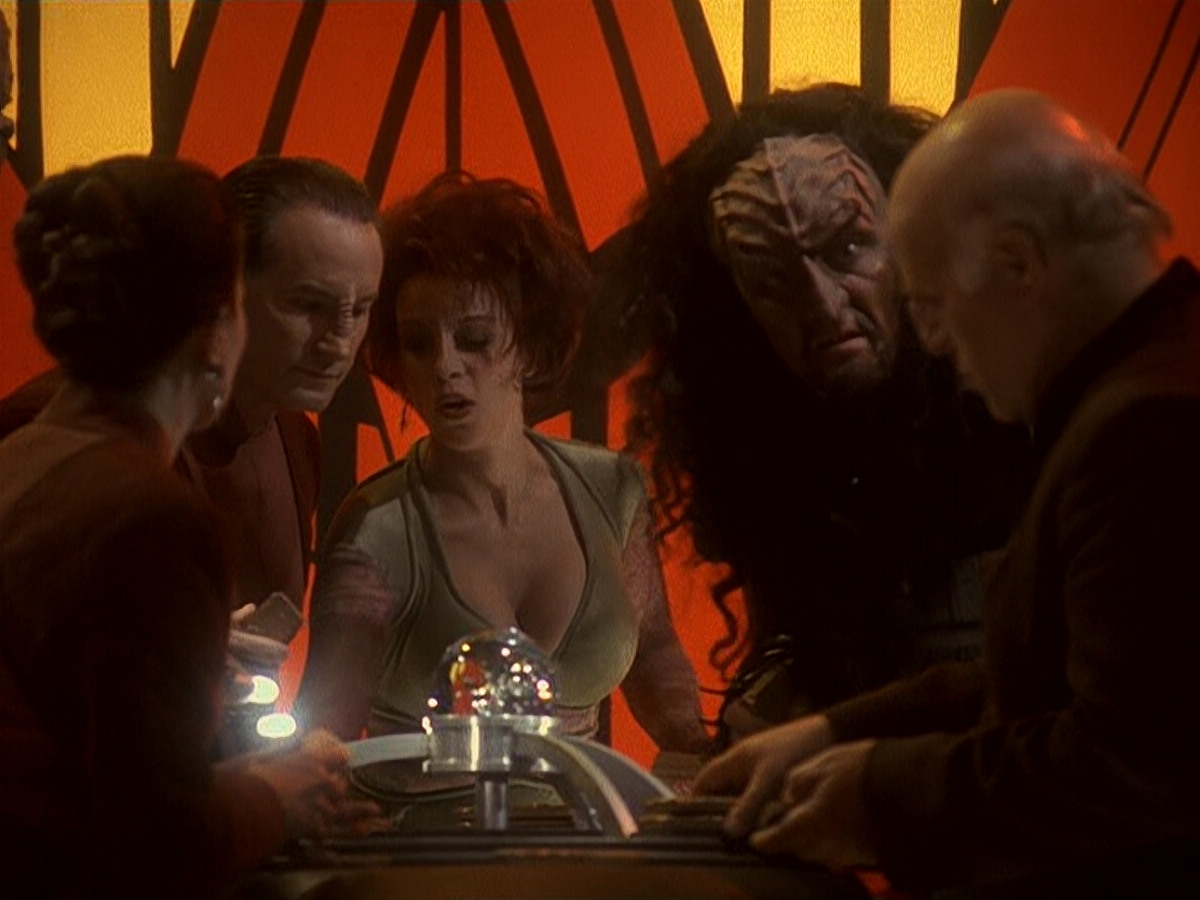 extant_StarTrek_DS9_5x16-DoctorBashirIPresume_00002.jpg