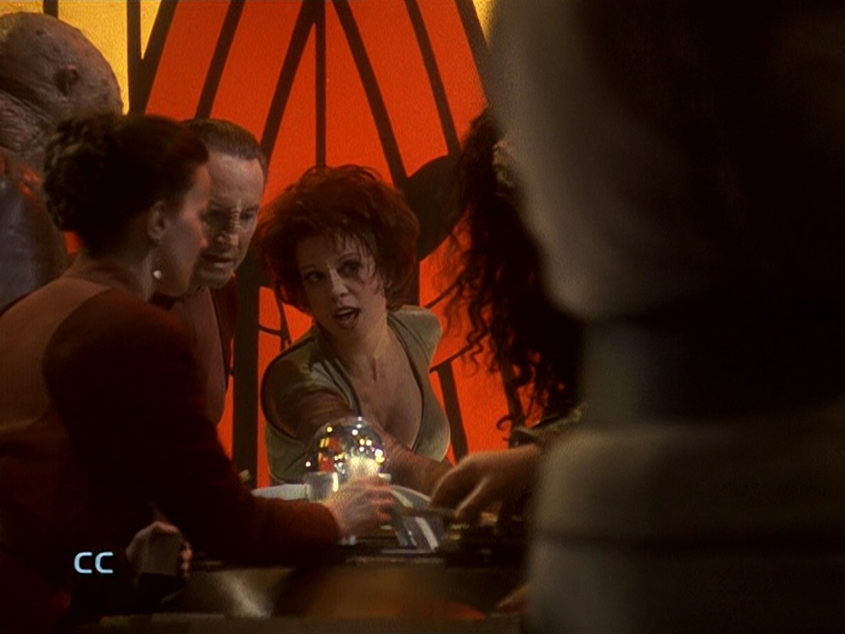 extant_StarTrek_DS9_5x16-DoctorBashirIPresume_00006.jpg