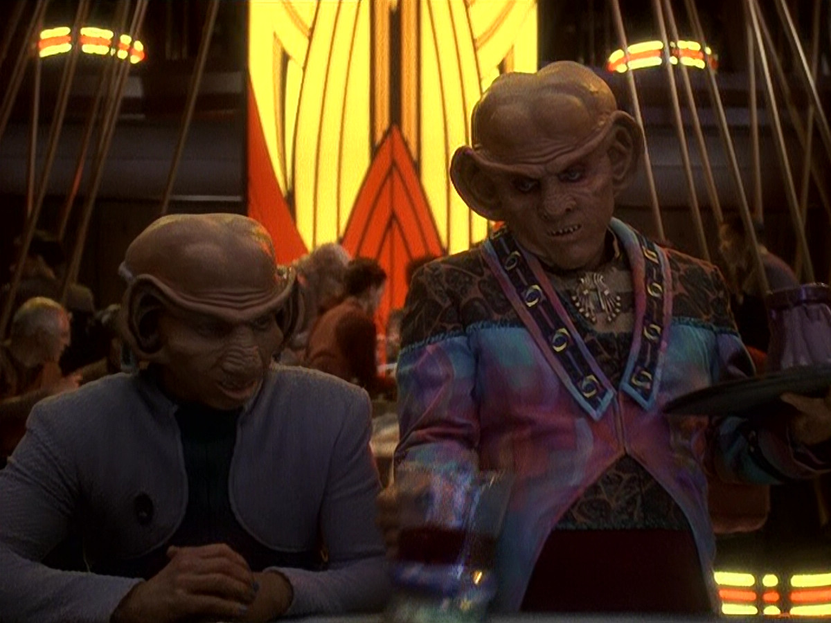 extant_StarTrek_DS9_5x16-DoctorBashirIPresume_00023.jpg