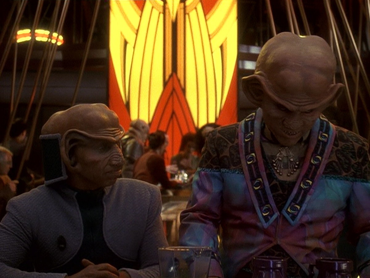 extant_StarTrek_DS9_5x16-DoctorBashirIPresume_00026.jpg