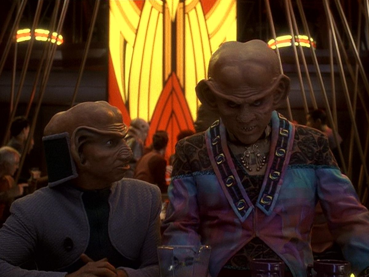 extant_StarTrek_DS9_5x16-DoctorBashirIPresume_00027.jpg