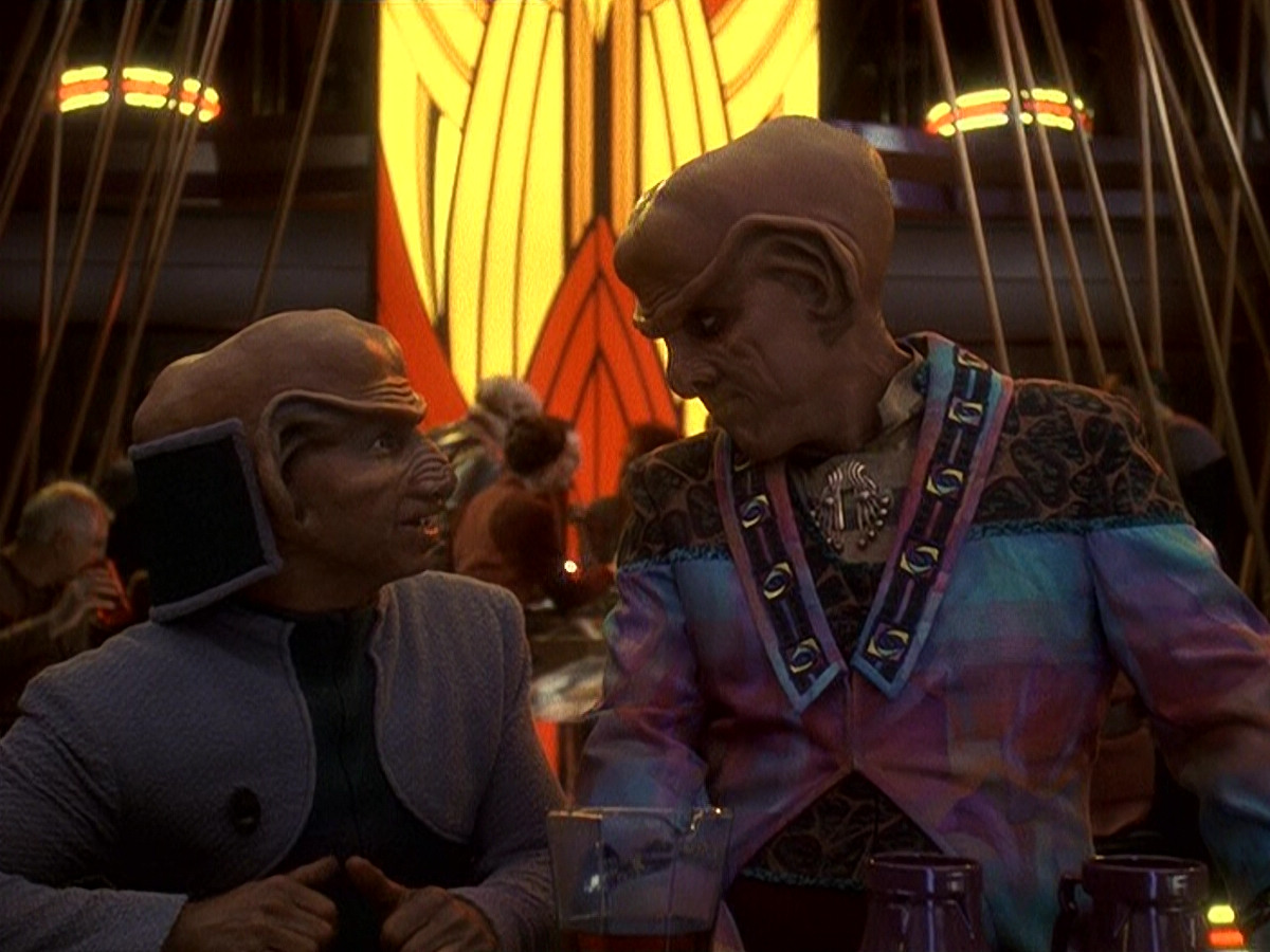 extant_StarTrek_DS9_5x16-DoctorBashirIPresume_00033.jpg
