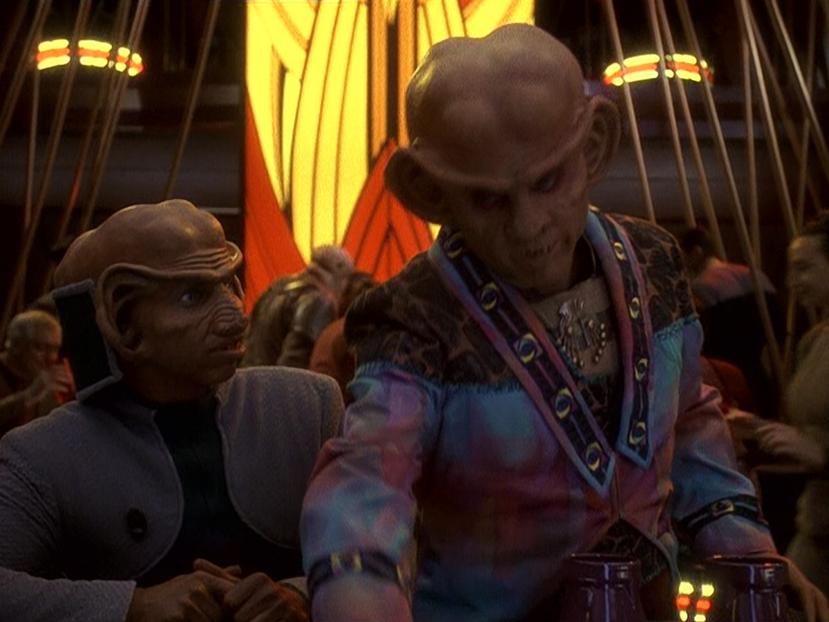 extant_StarTrek_DS9_5x16-DoctorBashirIPresume_00036.jpg