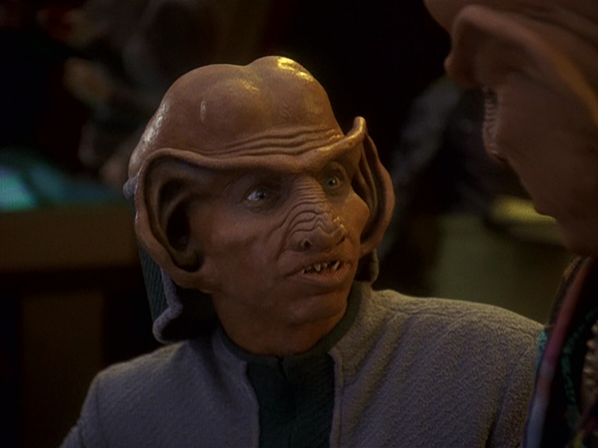 extant_StarTrek_DS9_5x16-DoctorBashirIPresume_00038.jpg