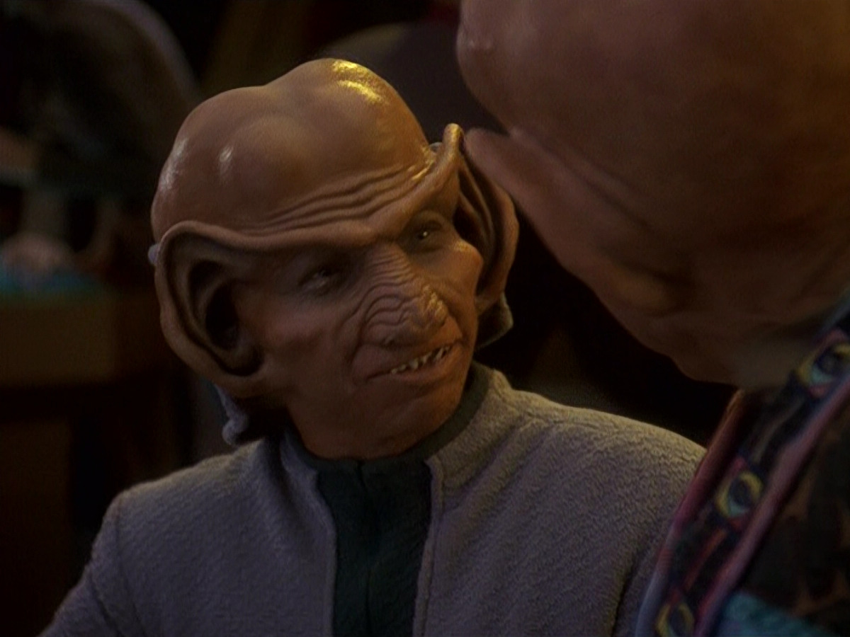 extant_StarTrek_DS9_5x16-DoctorBashirIPresume_00059.jpg