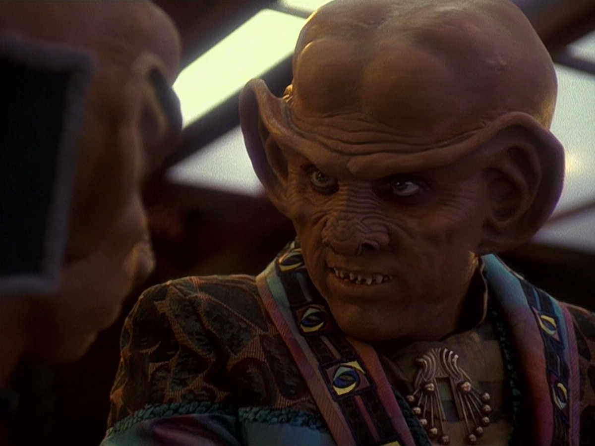 extant_StarTrek_DS9_5x16-DoctorBashirIPresume_00061.jpg