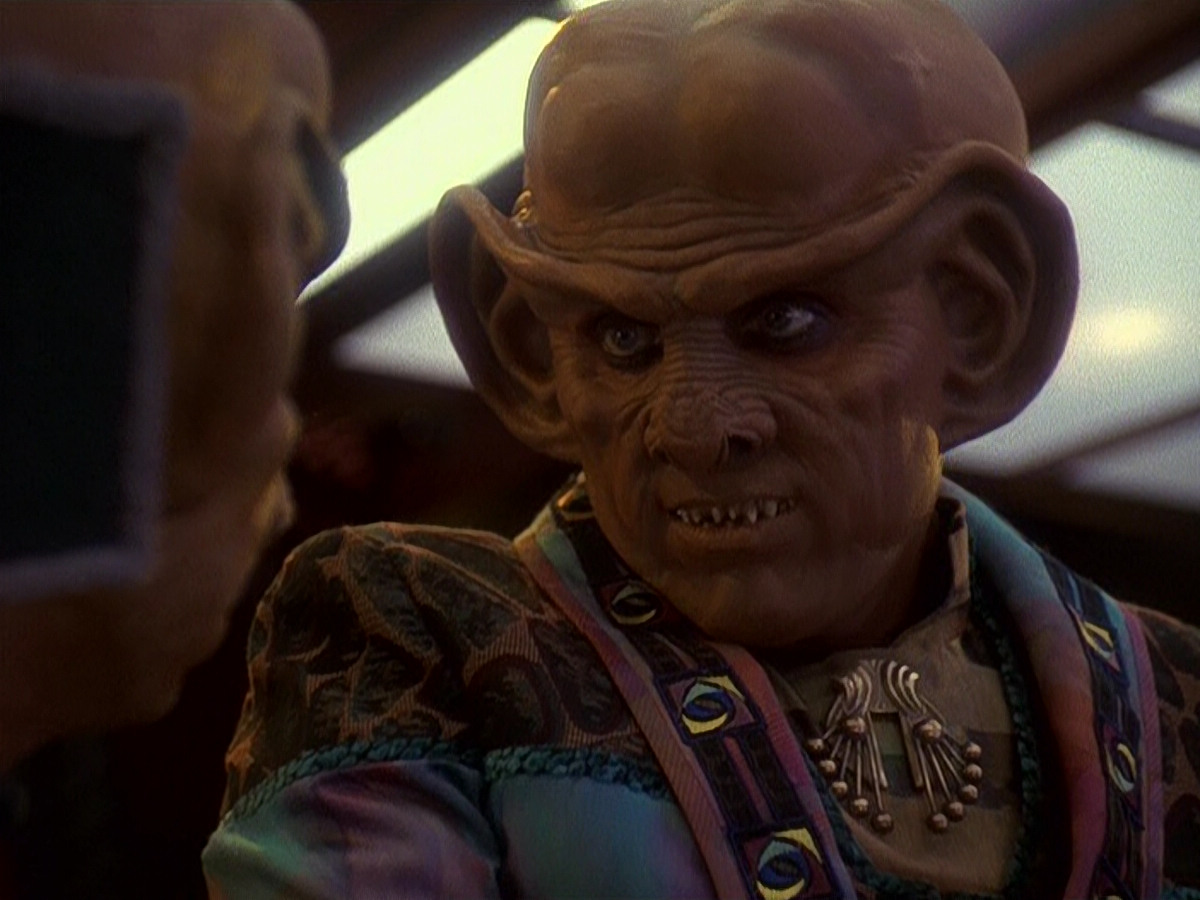 extant_StarTrek_DS9_5x16-DoctorBashirIPresume_00062.jpg