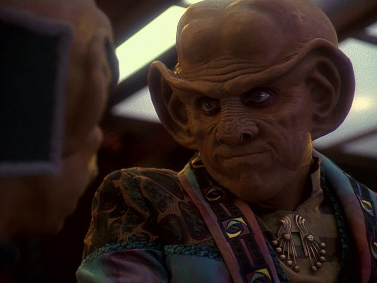 extant_StarTrek_DS9_5x16-DoctorBashirIPresume_00065.jpg