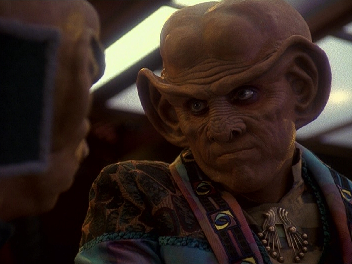 extant_StarTrek_DS9_5x16-DoctorBashirIPresume_00072.jpg
