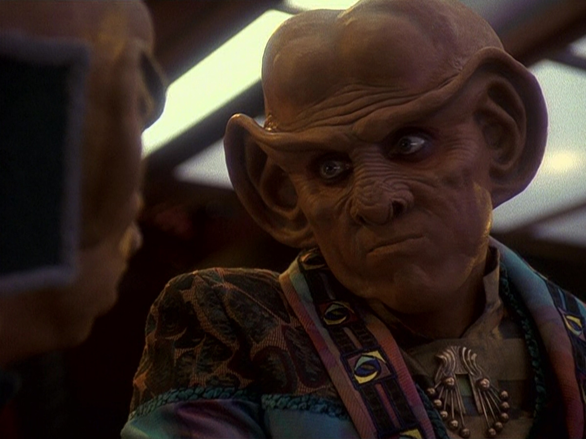 extant_StarTrek_DS9_5x16-DoctorBashirIPresume_00073.jpg