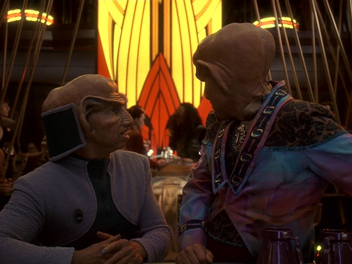 extant_StarTrek_DS9_5x16-DoctorBashirIPresume_00076.jpg