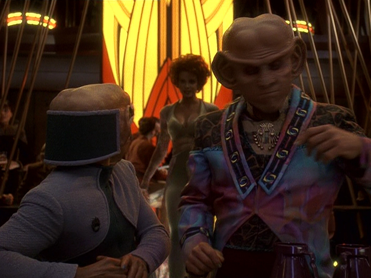 extant_StarTrek_DS9_5x16-DoctorBashirIPresume_00081.jpg