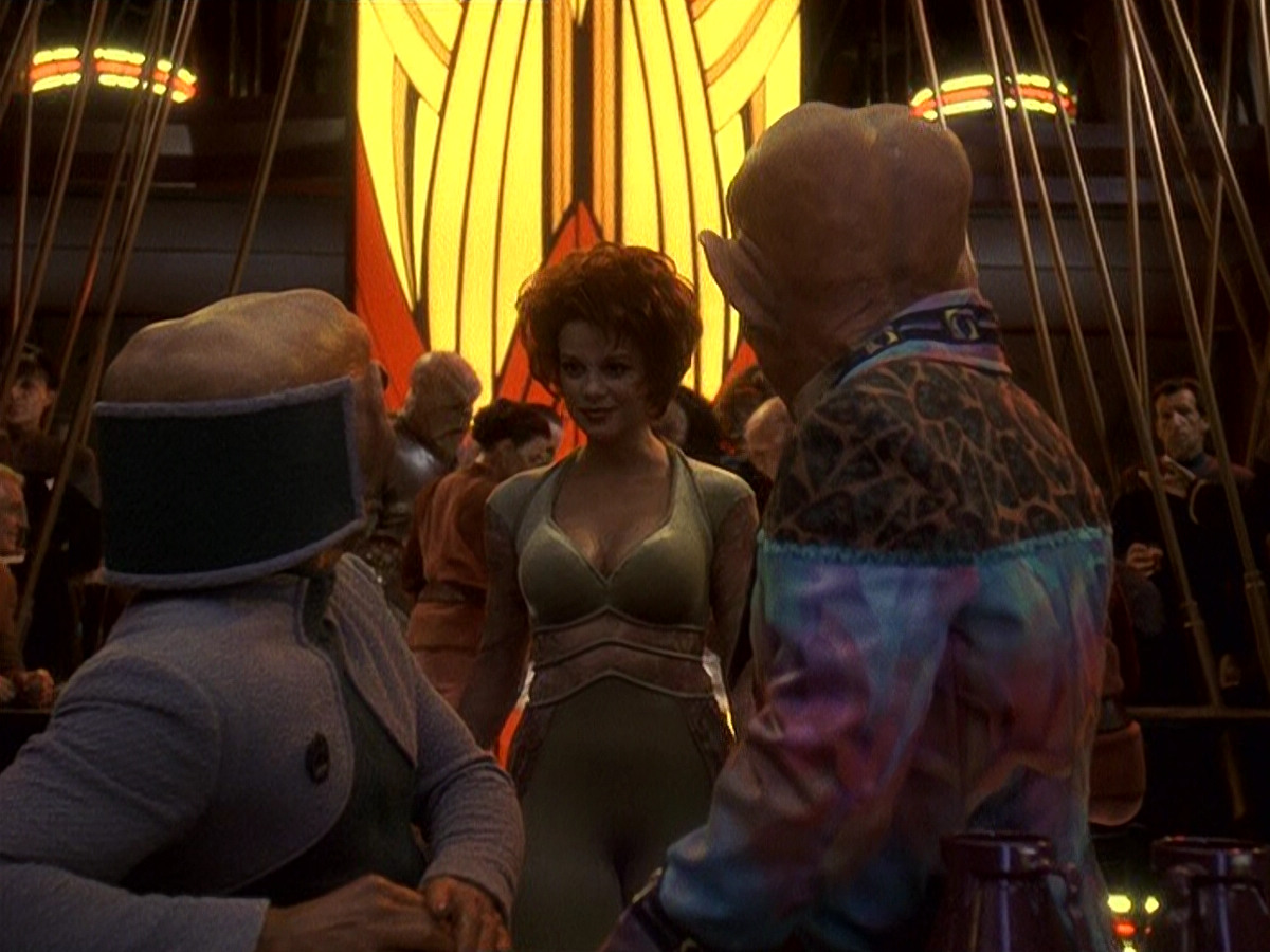 extant_StarTrek_DS9_5x16-DoctorBashirIPresume_00083.jpg