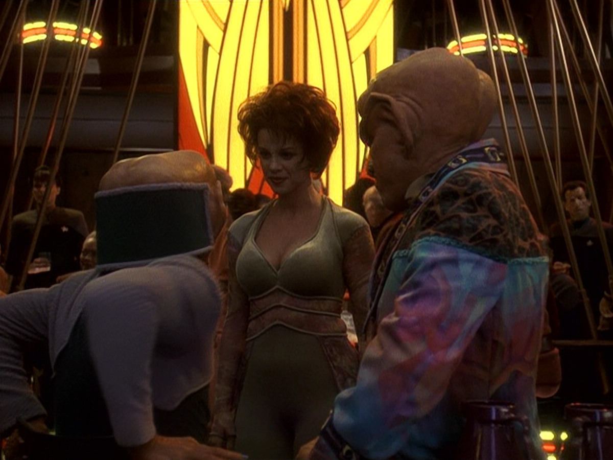 extant_StarTrek_DS9_5x16-DoctorBashirIPresume_00085.jpg