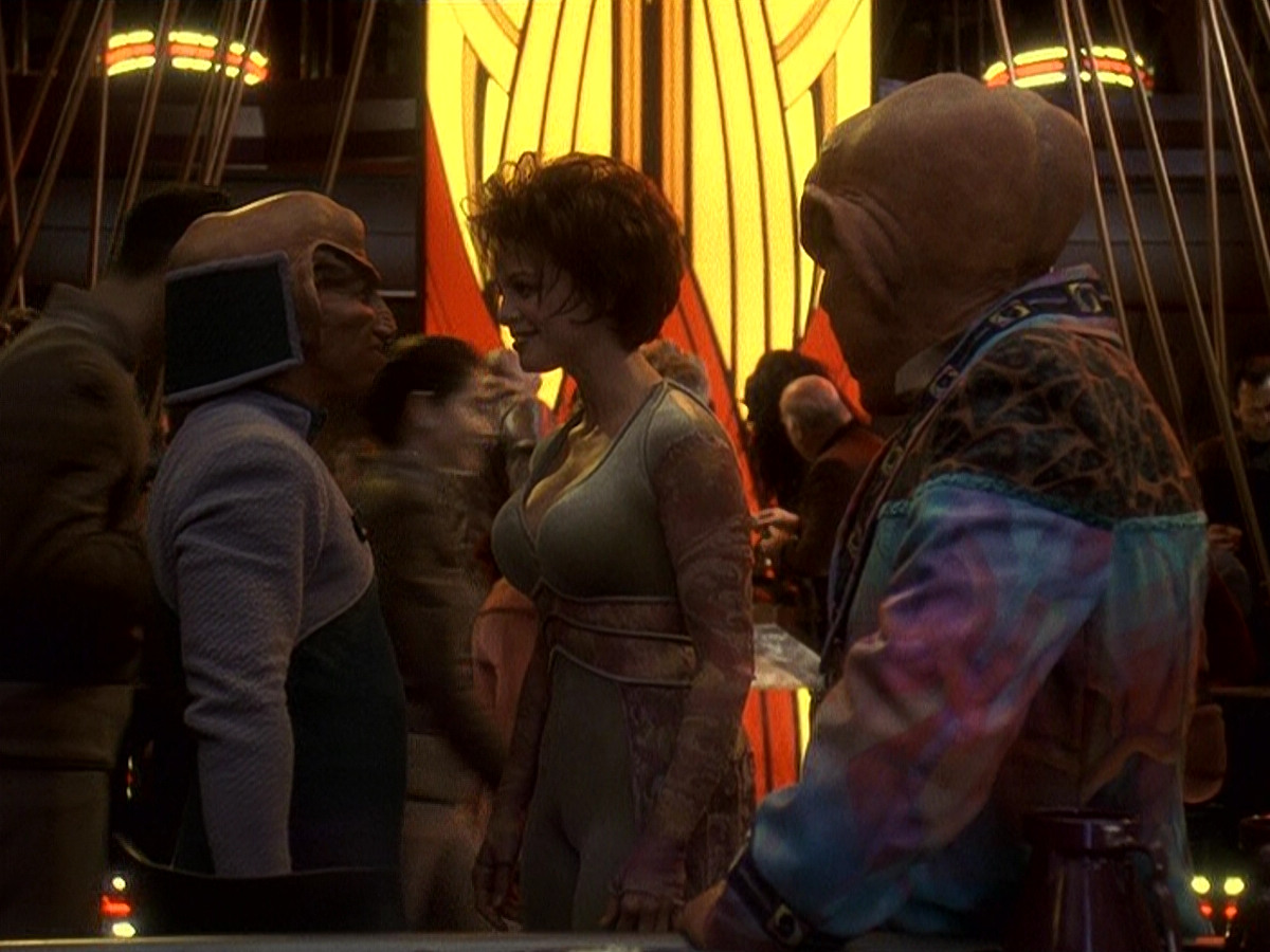 extant_StarTrek_DS9_5x16-DoctorBashirIPresume_00090.jpg