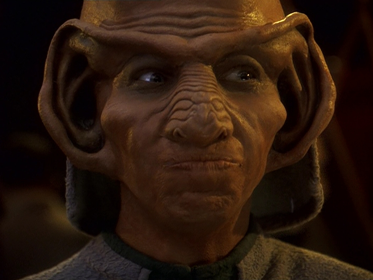 extant_StarTrek_DS9_5x16-DoctorBashirIPresume_00102.jpg