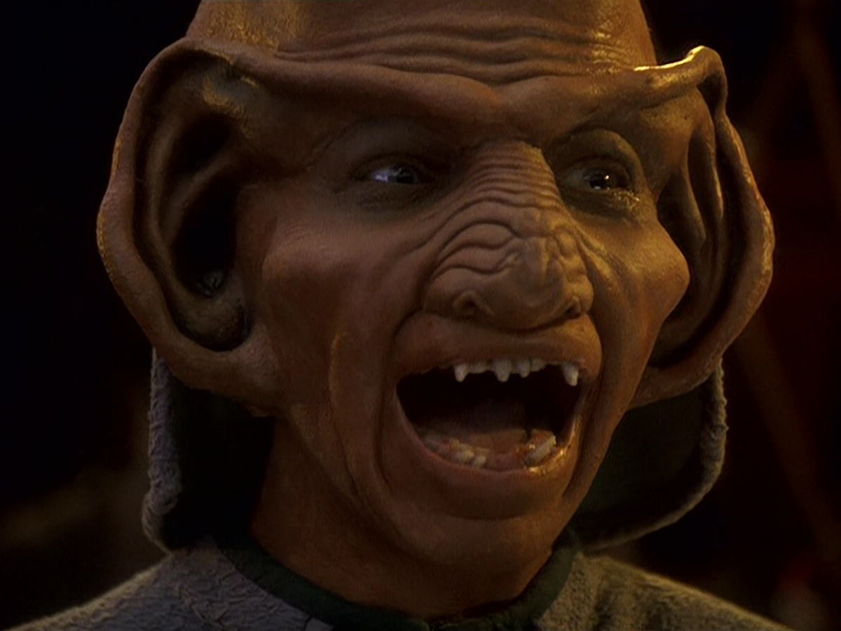 extant_StarTrek_DS9_5x16-DoctorBashirIPresume_00104.jpg