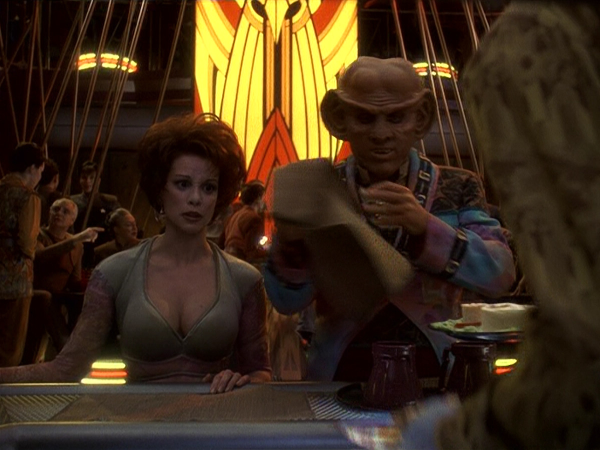 extant_StarTrek_DS9_5x16-DoctorBashirIPresume_00119.jpg