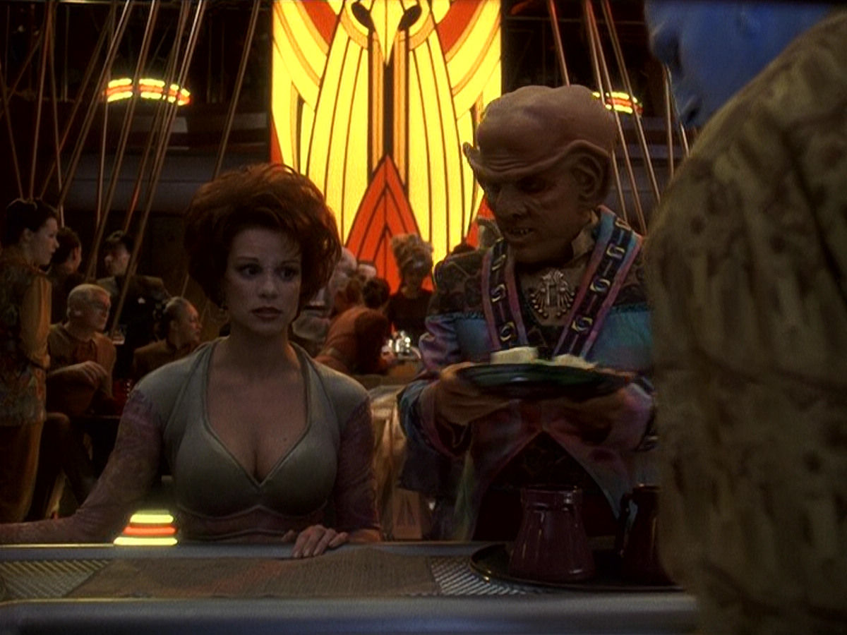 extant_StarTrek_DS9_5x16-DoctorBashirIPresume_00121.jpg