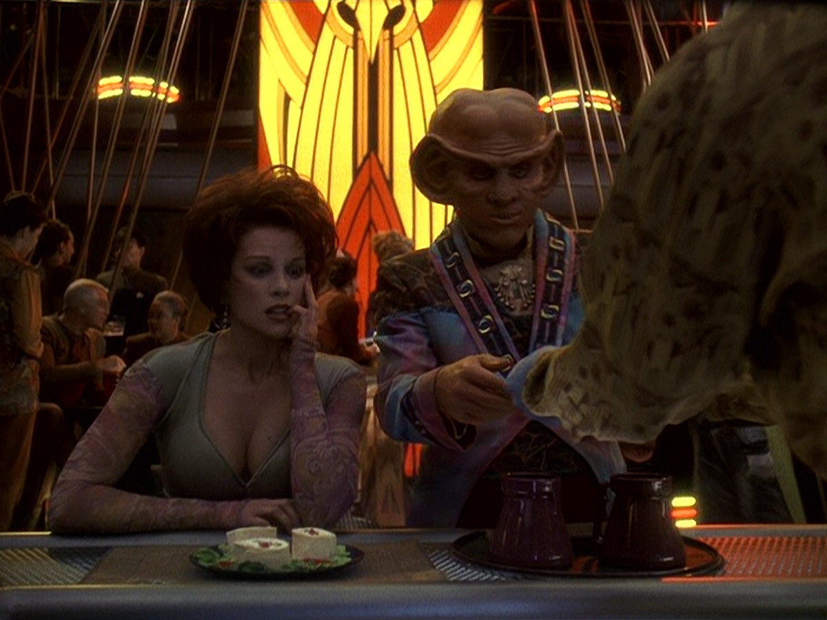 extant_StarTrek_DS9_5x16-DoctorBashirIPresume_00125.jpg