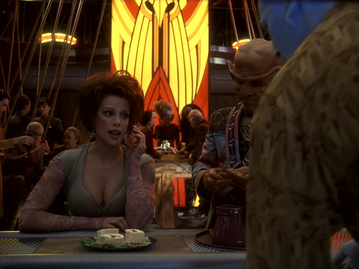 extant_StarTrek_DS9_5x16-DoctorBashirIPresume_00127.jpg