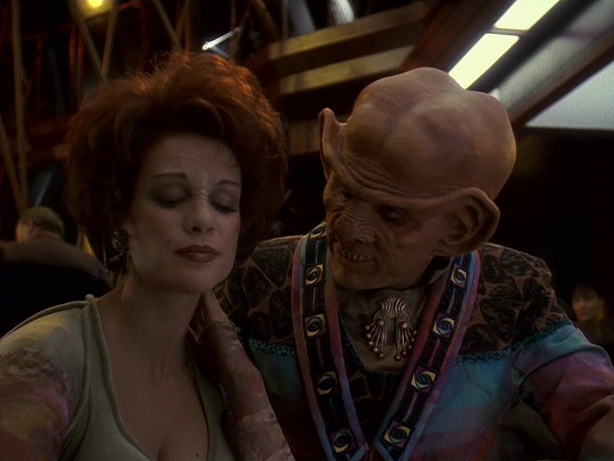 extant_StarTrek_DS9_5x16-DoctorBashirIPresume_00139.jpg