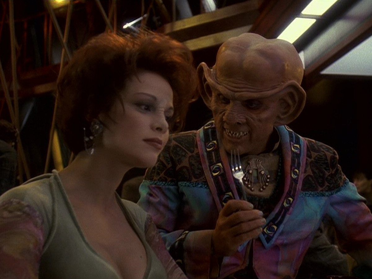 extant_StarTrek_DS9_5x16-DoctorBashirIPresume_00154.jpg