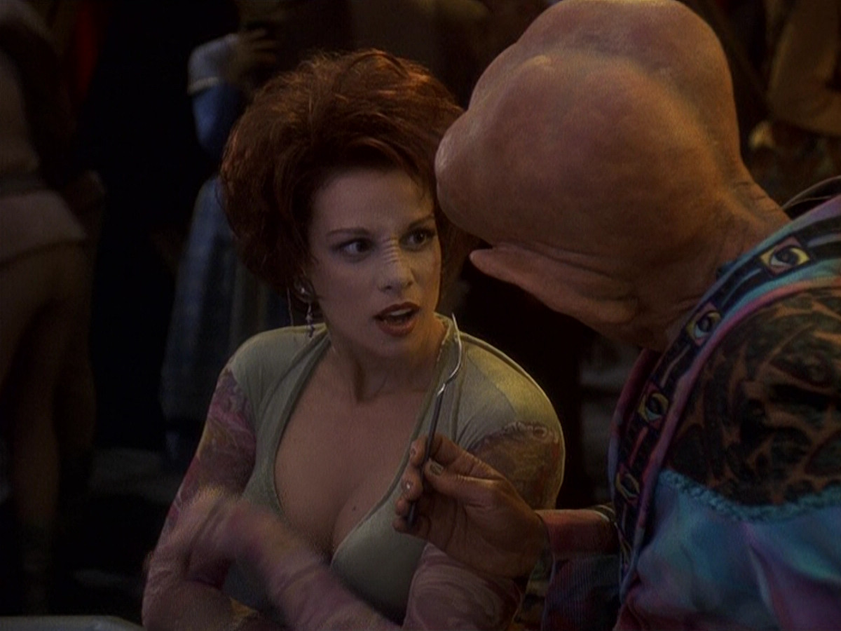 extant_StarTrek_DS9_5x16-DoctorBashirIPresume_00163.jpg