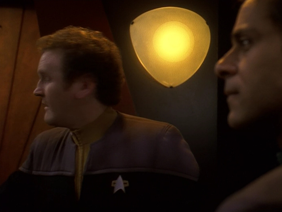 extant_StarTrek_DS9_5x16-DoctorBashirIPresume_00217.jpg