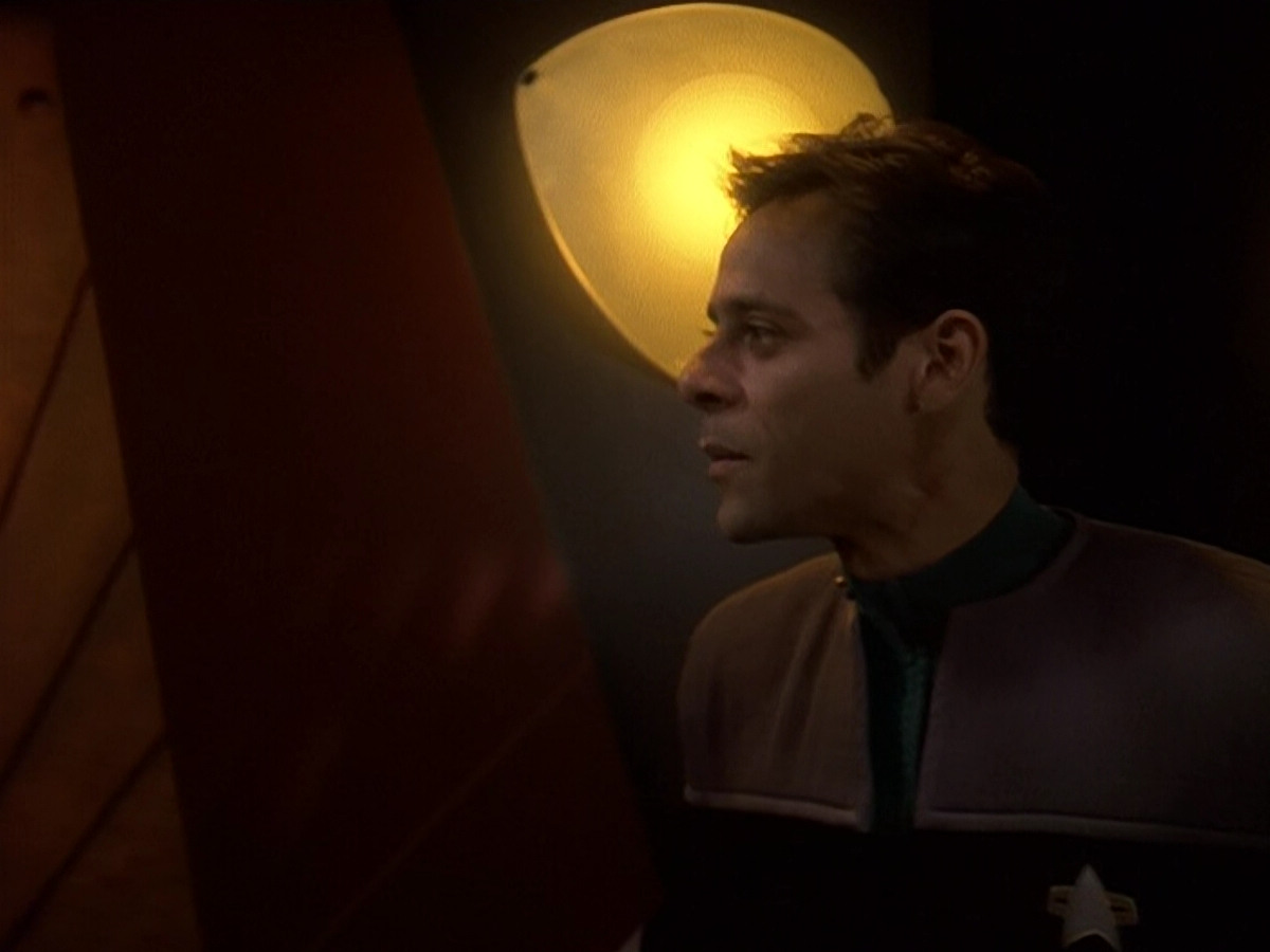 extant_StarTrek_DS9_5x16-DoctorBashirIPresume_00229.jpg
